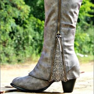 Southern Fried Chics - grey boots - size 9